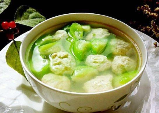 Nấu canh mướp hay bị thâm đen, nhớ thêm 2 bước này, canh vừa ngon ngọt lại xanh mướt - Ảnh 1.