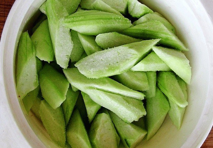 Nấu canh mướp hay bị thâm đen, nhớ thêm 2 bước này, canh vừa ngon ngọt lại xanh mướt - Ảnh 3.