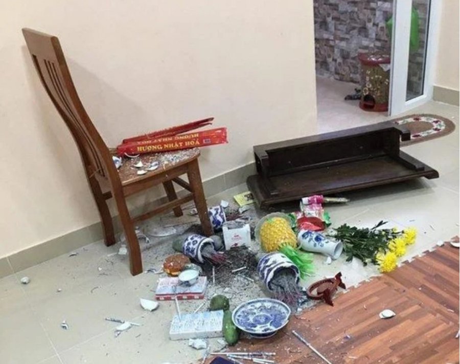 2 dấu hiệu trên bàn thờ chứng tỏ gia chủ được ăn lộc tổ tiên tiêu không hết của, 1 điều xui xẻo - Ảnh 2. 2 dấu hiệu trên bàn thờ chứng tỏ gia chủ được ăn lộc tổ tiên tiêu không hết của, 1 điều xui xẻo - Ảnh 2.