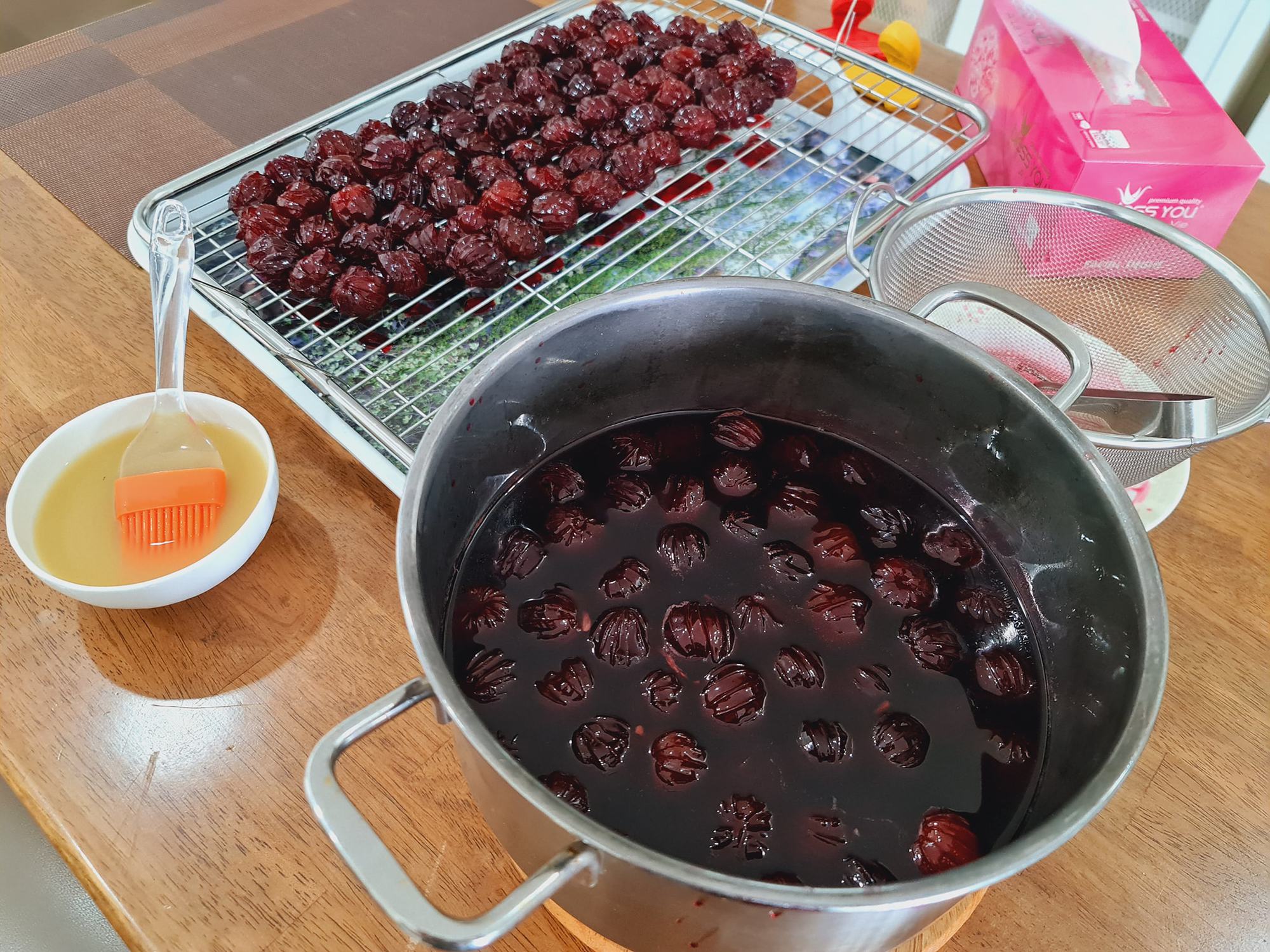 Đang mùa mận, làm ô mai mận xào gừng dẻo thơm không cần nước vôi trong - Ảnh 6. Đang mùa mận, làm ô mai mận xào gừng dẻo thơm không cần nước vôi trong - Ảnh 6.