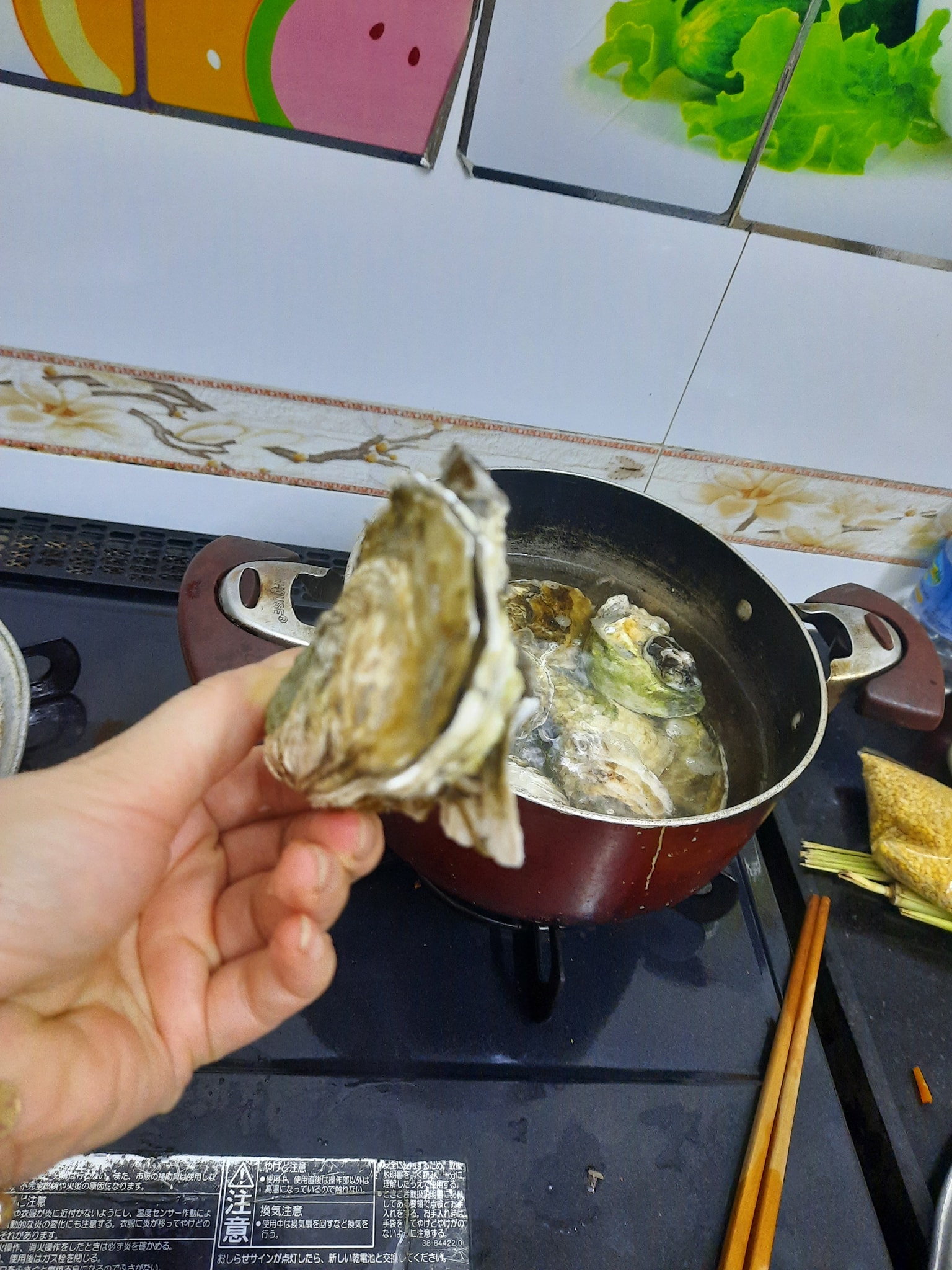 Mách bạn cách tách vỏ hàu vừa nhanh vừa dễ - Ảnh 4.