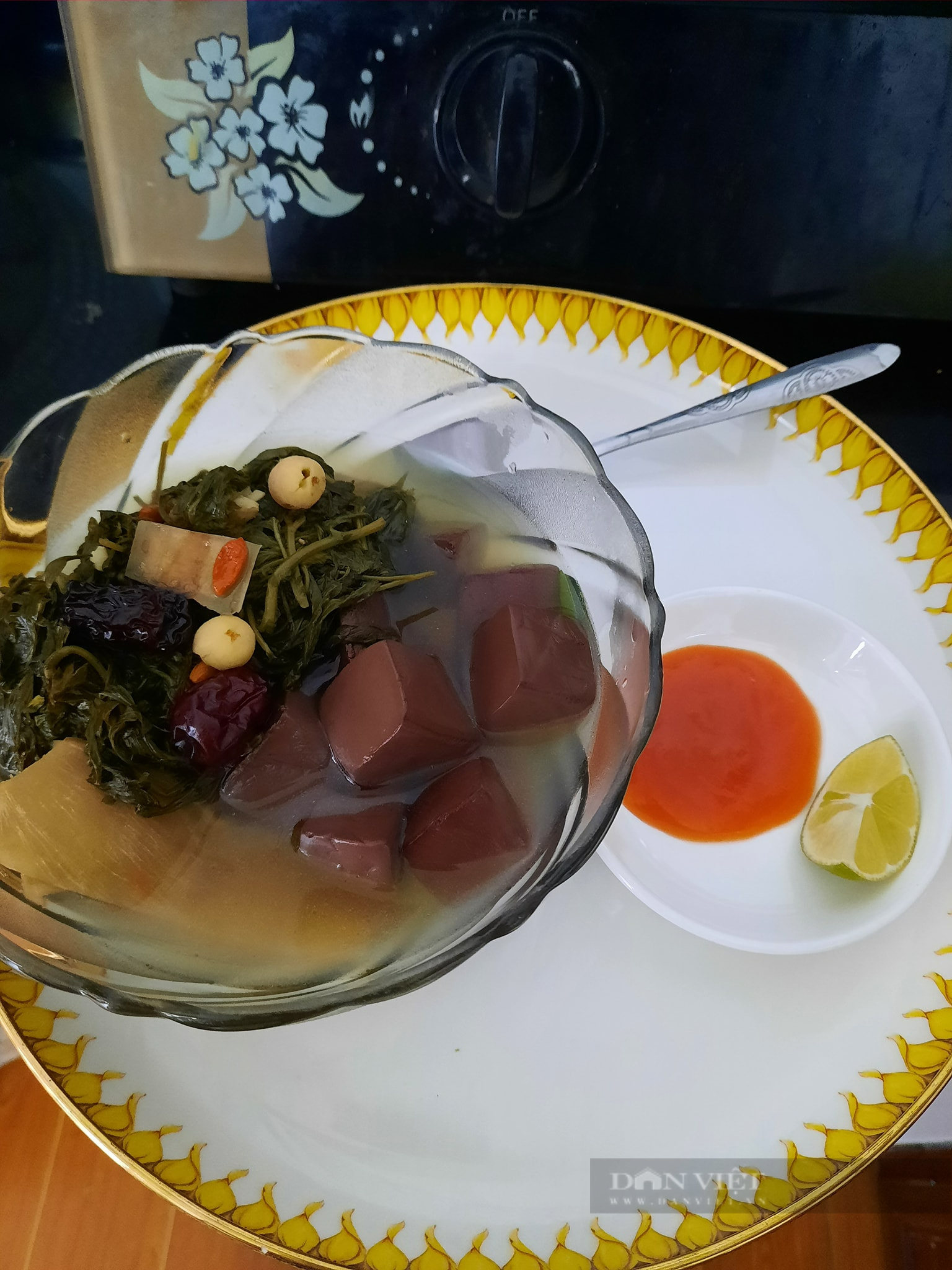 Bí quyết luộc tiết heo mềm, mịn như thạch, không bị rỗ - Ảnh 4. Bí quyết luộc tiết heo mềm, mịn như thạch, không bị rỗ - Ảnh 4.