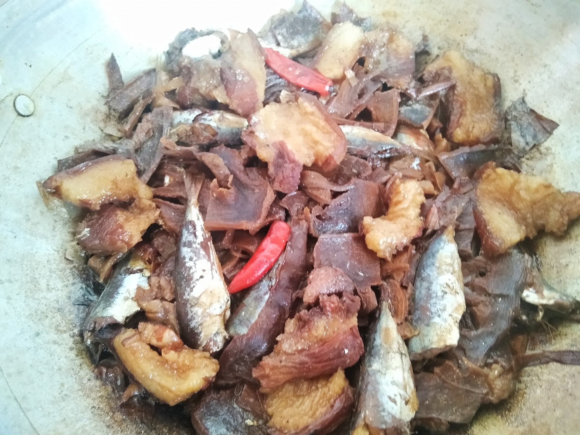 Kho cá biển cho thêm loại "cây non" phơi khô này, cá kho không tanh, ngon thơm, lạ miệng - Ảnh 6.