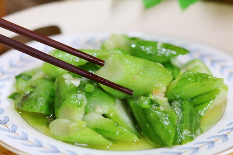 10 lần xào mướp 9 lần bị thâm đen, nhớ thêm bước này mướp xanh mướt ít ra nước - Ảnh 6. 10 lần xào mướp 9 lần bị thâm đen, nhớ thêm bước này mướp xanh mướt ít ra nước - Ảnh 6.