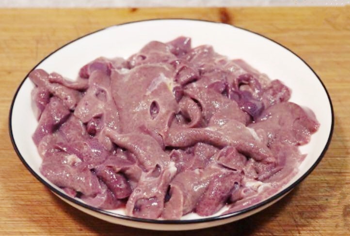 Xào gan lợn hay bị khô và tanh, đầu bếp mách 3 chiêu giúp món ăn thơm ngon hoàn hảo - Ảnh 2.