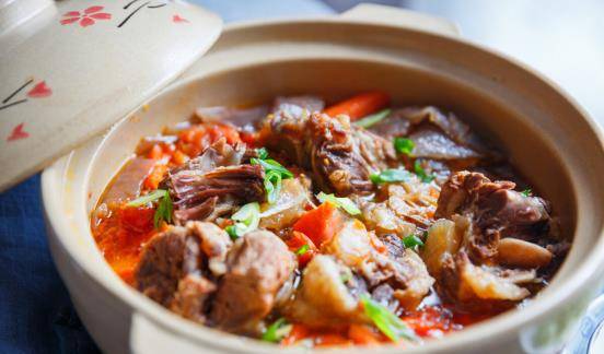 Hầm thịt bò thơm phức, mềm, mịn như đậu phụ cần công thức ướp thịt đặc biệt này - Ảnh 2.