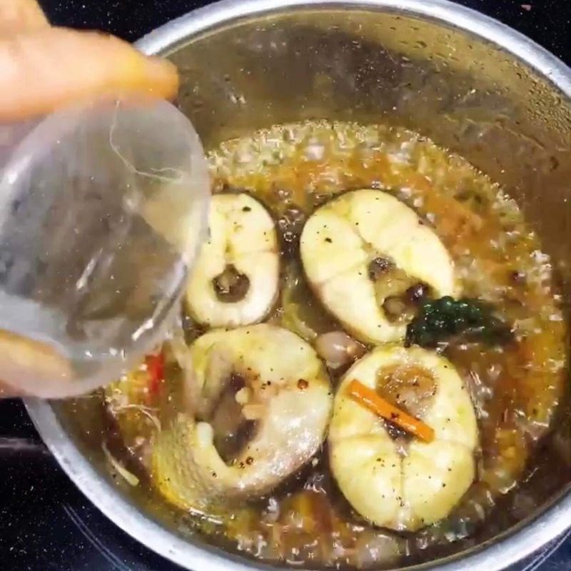 Mách chị em cách kho cá siêu đơn giản mà ngon xuất sắc, nấu bao nhiêu cơm cũng hết - Ảnh 5.