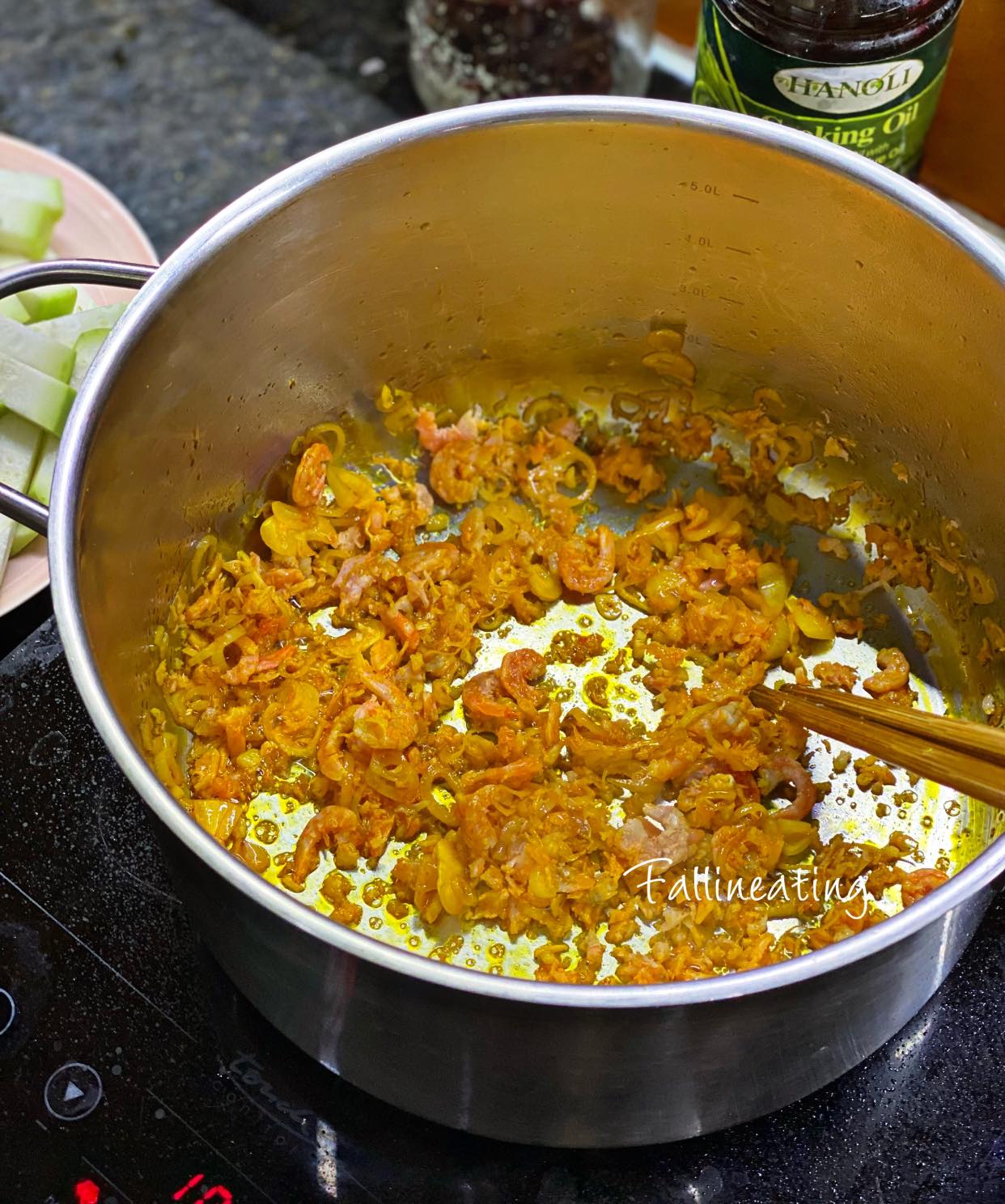 Nấu lẩu cua đừng hầm xương hay nhúng thịt bò, cho thứ này nước dùng trong vắt, ngon ngọt, không ngấy - Ảnh 3.