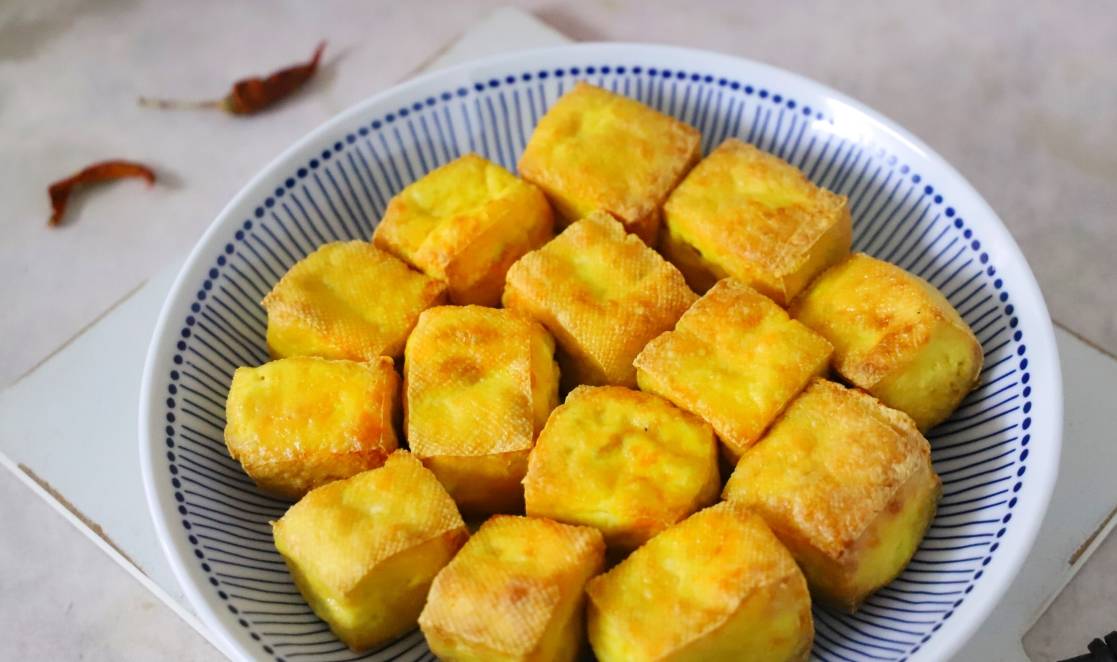 Rán đậu phụ bằng nồi chiên không dầu, thêm mẹo này đậu ngoài giòn, trong mềm, rất ngon - Ảnh 2. Rán đậu phụ bằng nồi chiên không dầu, thêm mẹo này đậu ngoài giòn, trong mềm, rất ngon - Ảnh 2.