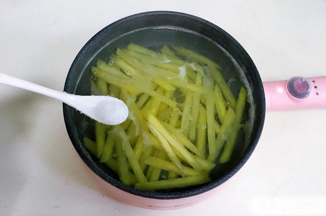 Chiên khoai tây đừng cho ngay vào chảo dầu, thêm 2 bước này khoai giòn ngon thơm nức như nhà hàng - Ảnh 3. Chiên khoai tây đừng cho ngay vào chảo dầu, thêm 2 bước này khoai giòn ngon thơm nức như nhà hàng - Ảnh 3.