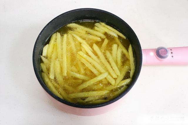 Chiên khoai tây đừng cho ngay vào chảo dầu, thêm 2 bước này khoai giòn ngon thơm nức như nhà hàng - Ảnh 6. Chiên khoai tây đừng cho ngay vào chảo dầu, thêm 2 bước này khoai giòn ngon thơm nức như nhà hàng - Ảnh 6.
