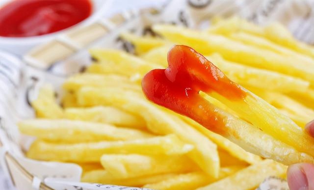 Chiên khoai tây đừng cho ngay vào chảo dầu, thêm 2 bước này khoai giòn ngon thơm nức như nhà hàng - Ảnh 8. Chiên khoai tây đừng cho ngay vào chảo dầu, thêm 2 bước này khoai giòn ngon thơm nức như nhà hàng - Ảnh 8.