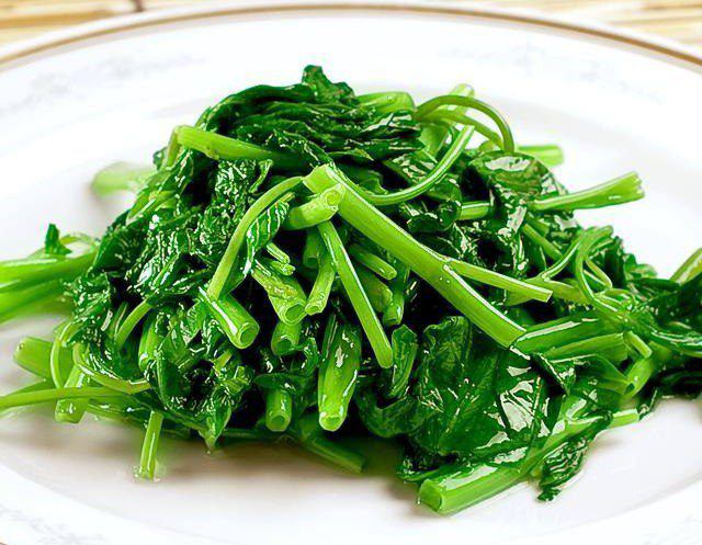 Ngâm rau muống trong loại nước rẻ tiền này, lúc xào xanh mướt lại giòn ngon - Ảnh 4.