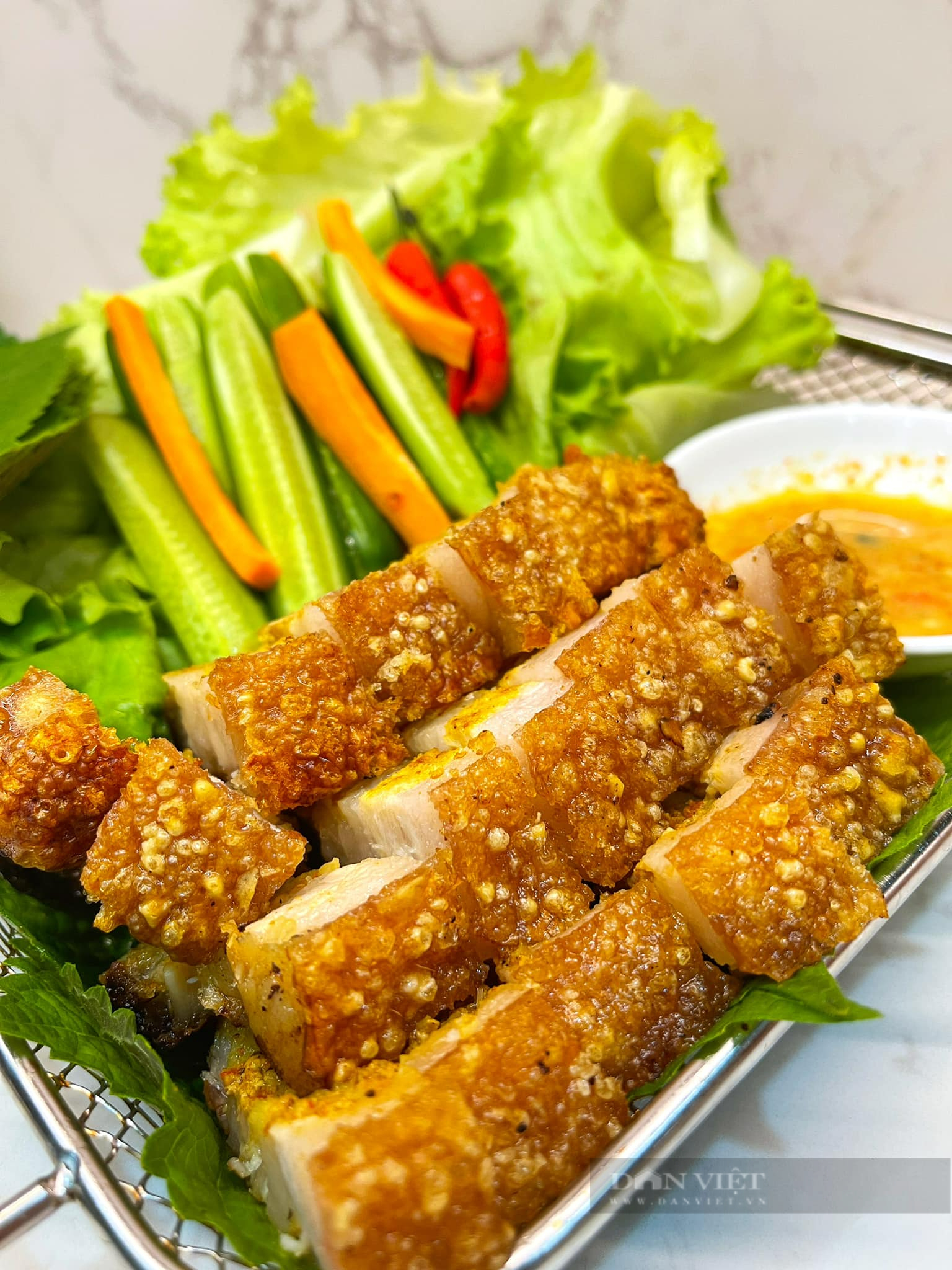 Bí quyết làm thịt quay giòn bì nổ đều, ngon vàng bằng nồi chiên không dầu - Ảnh 4. Bí quyết làm thịt quay giòn bì nổ đều, ngon vàng bằng nồi chiên không dầu - Ảnh 4.