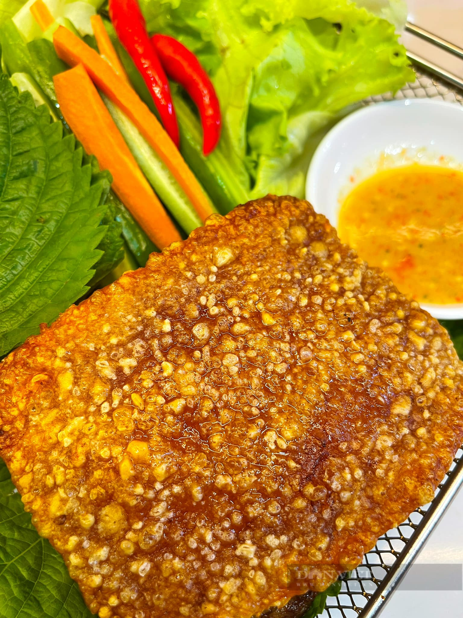 Bí quyết làm thịt quay giòn bì nổ đều, ngon vàng bằng nồi chiên không dầu - Ảnh 1. Bí quyết làm thịt quay giòn bì nổ đều, ngon vàng bằng nồi chiên không dầu - Ảnh 1.
