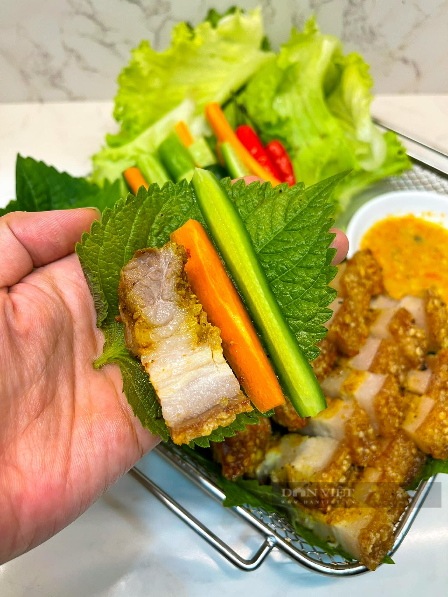 Bí quyết làm thịt quay giòn bì nổ đều, ngon vàng bằng nồi chiên không dầu - Ảnh 5. Bí quyết làm thịt quay giòn bì nổ đều, ngon vàng bằng nồi chiên không dầu - Ảnh 5.