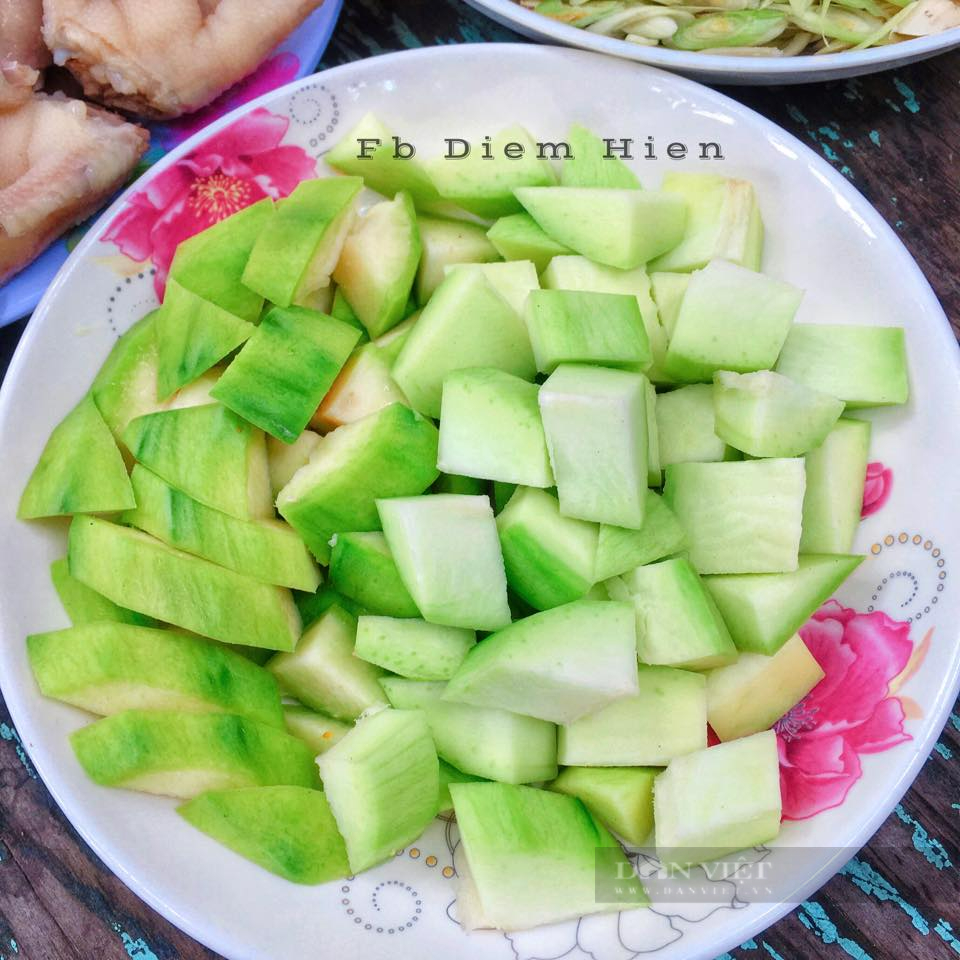 Mách bạn bí quyết làm món chân gà ngâm sả tắc không đắng, giòn ngon - Ảnh 4. Mách bạn bí quyết làm món chân gà ngâm sả tắc không đắng, giòn ngon - Ảnh 4.