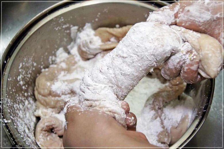 Đầu bếp chỉ 4 chiêu đơn giản khử sạch mùi hôi của lòng già chỉ trong vài phút - Ảnh 2. Đầu bếp chỉ 4 chiêu đơn giản khử sạch mùi hôi của lòng già chỉ trong vài phút - Ảnh 2.