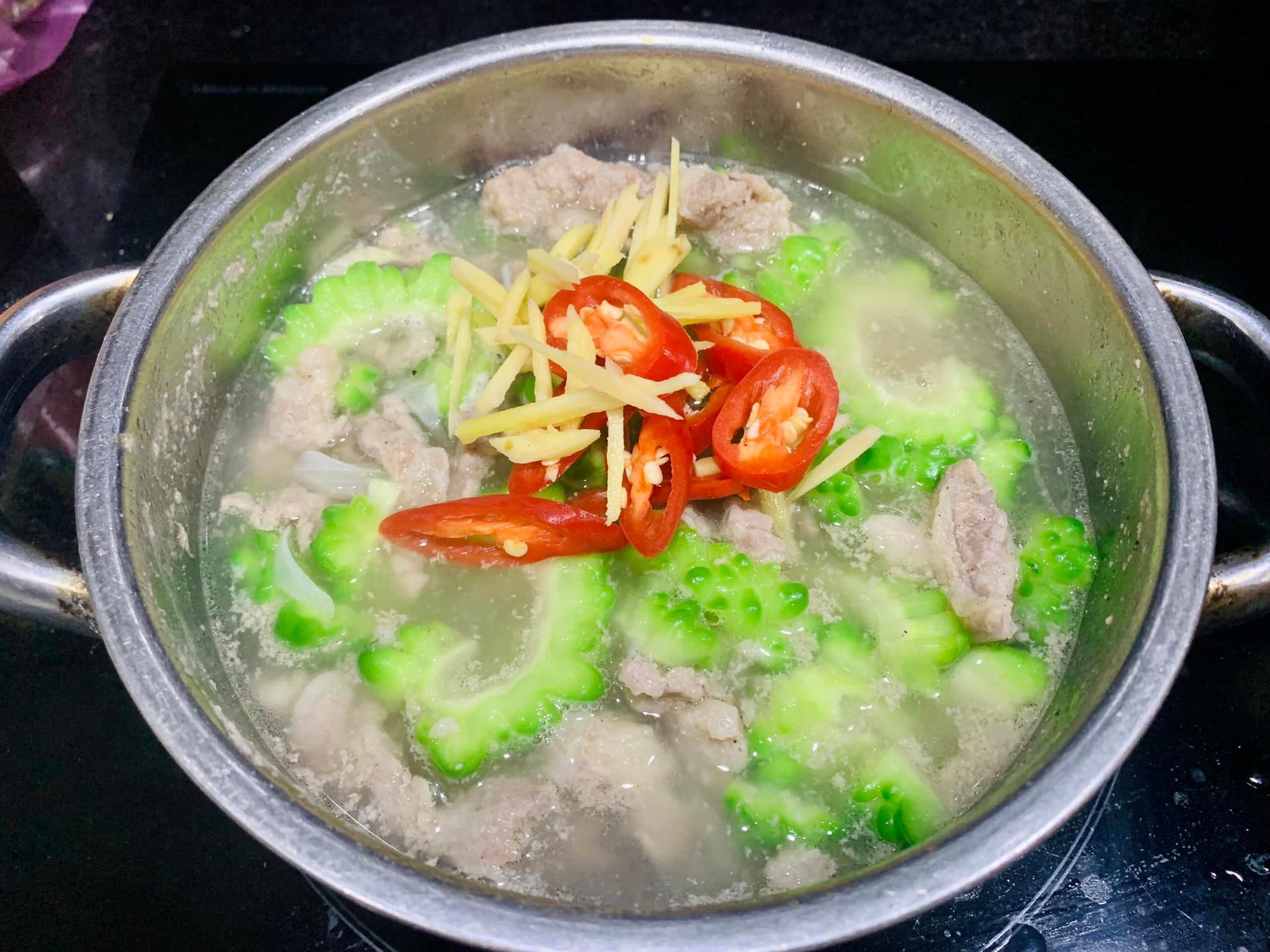 Nấu canh mướp đắng theo cách này đảm bảo không đắng, thơm ngon giải nhiệt - Ảnh 1.
