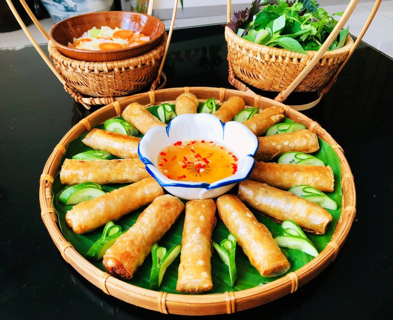 Rán nem mà bôi thứ này lên vỏ cái nào cũng vàng ruộm giòn ngon chẳng lo bị bục - Ảnh 1. Rán nem mà bôi thứ này lên vỏ cái nào cũng vàng ruộm giòn ngon chẳng lo bị bục - Ảnh 1.