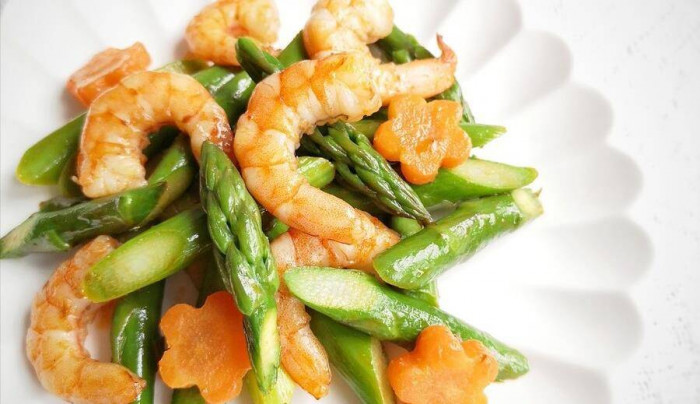 Xào măng tây cho vào nồi ngay là sai lầm, thêm bước này món ăn xanh và giòn - Ảnh 1.