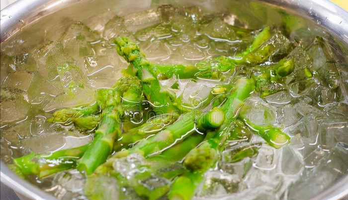 Xào măng tây cho vào nồi ngay là sai lầm, thêm bước này món ăn xanh và giòn - Ảnh 5.