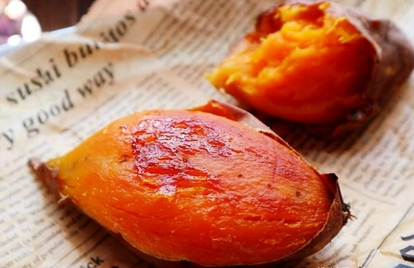 Nướng khoai lang bằng nồi cơm điện muốn khoai chín mềm cần phải thêm 1 bước này - Ảnh 4. Nướng khoai lang bằng nồi cơm điện muốn khoai chín mềm cần phải thêm 1 bước này - Ảnh 4.