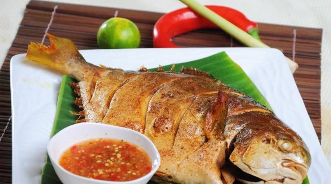 Rán cá đừng cho ngay vào chảo, nhớ lau bỏ thứ này cá sẽ vàng giòn ngon không sát chảo - Ảnh 5. Rán cá đừng cho ngay vào chảo, nhớ lau bỏ thứ này cá sẽ vàng giòn ngon không sát chảo - Ảnh 5.