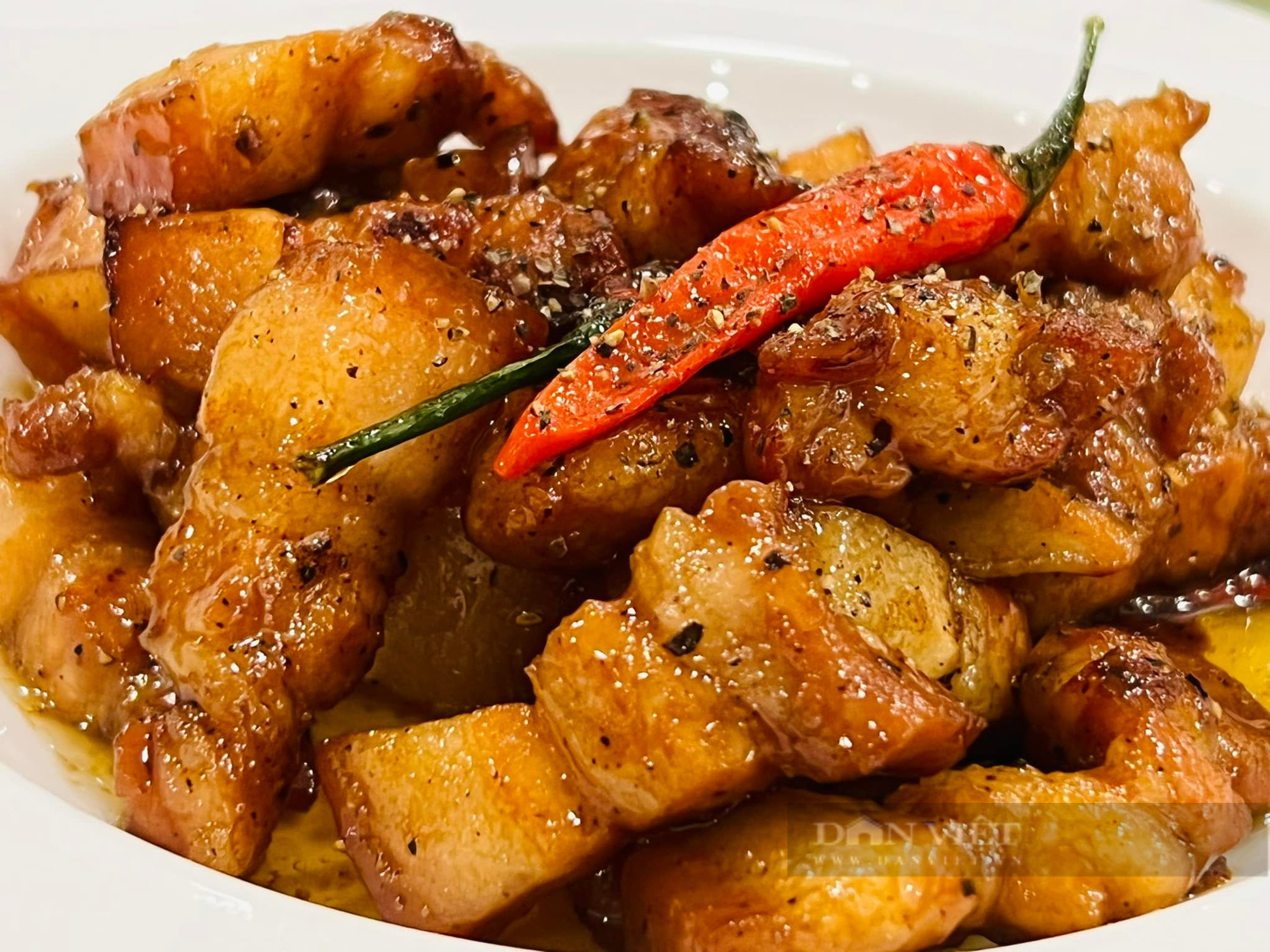 Thịt kho tiêu nấu 15 phút, không cần ướp vẫn thấm vị nhờ loại nước sốt này - Ảnh 1. Thịt kho tiêu nấu 15 phút, không cần ướp vẫn thấm vị nhờ loại nước sốt này - Ảnh 1.