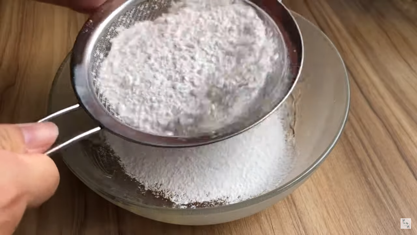 Cách làm bánh Trung thu bằng nồi chiên không dầu cực đơn giản, bánh vàng thơm chẳng kém ngoài hàng - Ảnh 3. Cách làm bánh Trung thu bằng nồi chiên không dầu cực đơn giản, bánh vàng thơm chẳng kém ngoài hàng - Ảnh 3.