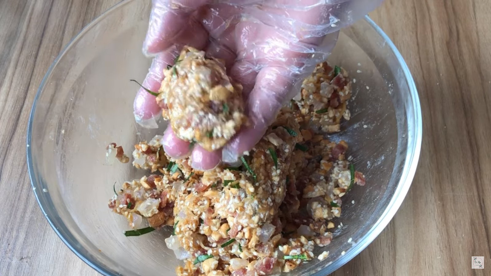 Cách làm bánh Trung thu bằng nồi chiên không dầu cực đơn giản, bánh vàng thơm chẳng kém ngoài hàng - Ảnh 6. Cách làm bánh Trung thu bằng nồi chiên không dầu cực đơn giản, bánh vàng thơm chẳng kém ngoài hàng - Ảnh 6.