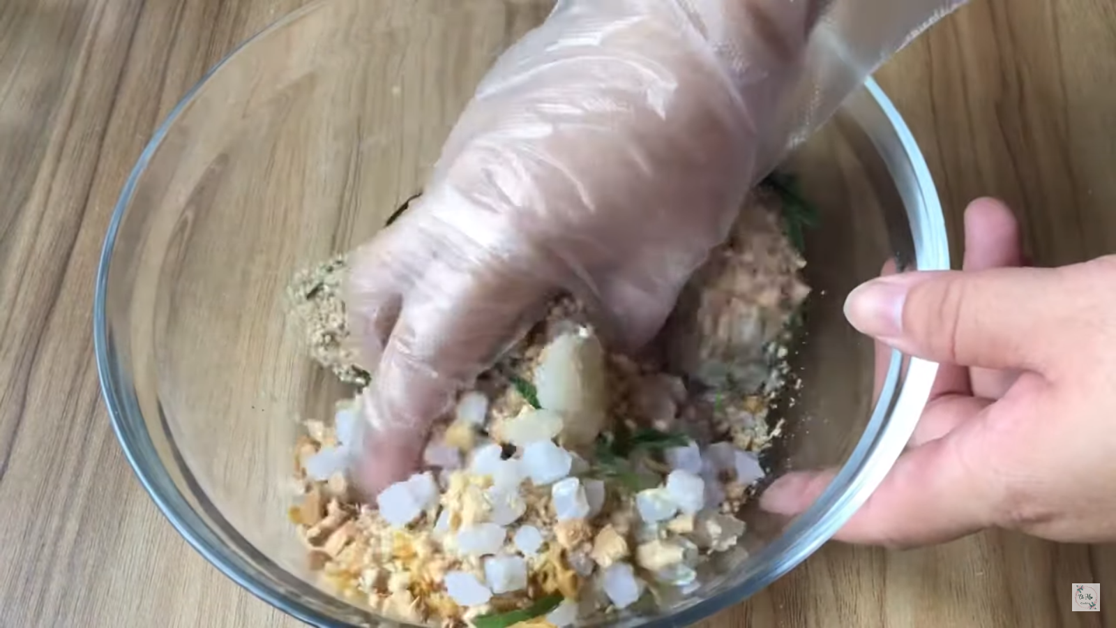 Cách làm bánh Trung thu bằng nồi chiên không dầu cực đơn giản, bánh vàng thơm chẳng kém ngoài hàng - Ảnh 5. Cách làm bánh Trung thu bằng nồi chiên không dầu cực đơn giản, bánh vàng thơm chẳng kém ngoài hàng - Ảnh 5.