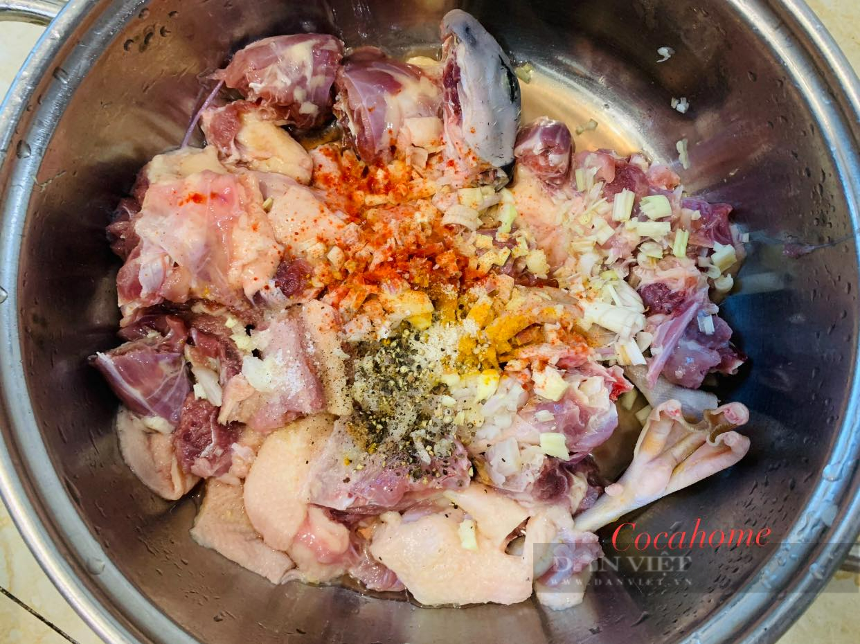 Nhớ làm bước này để món vịt om sấu khoai sọ mềm ngon mà không bị tanh - Ảnh 3. Nhớ làm bước này để món vịt om sấu khoai sọ mềm ngon mà không bị tanh - Ảnh 3.