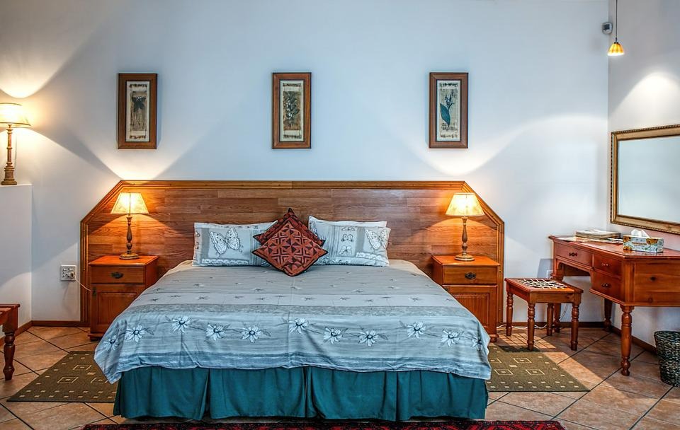 Phong thủy nhà ở: Đầu giường dựa vào 2 vách này gia đình không ốm đau cũng hoạn nạn - Ảnh 2.