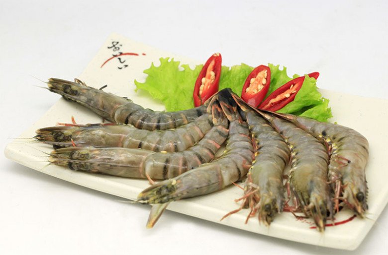 Tôm mua về cho ngay vào tủ lạnh bảo quản là sai lầm, nhớ rắc thêm thứ này tôm để vài tháng vẫn ngọt ngon - Ảnh 3.