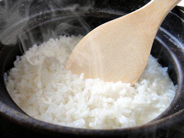 Nấu cơm chỉ cho nước thật thiếu sót, thêm 2 nguyên liệu này hạt trắng thơm căng bóng, mềm dẻo - Ảnh 4. Nấu cơm chỉ cho nước thật thiếu sót, thêm 2 nguyên liệu này hạt trắng thơm căng bóng, mềm dẻo - Ảnh 4.