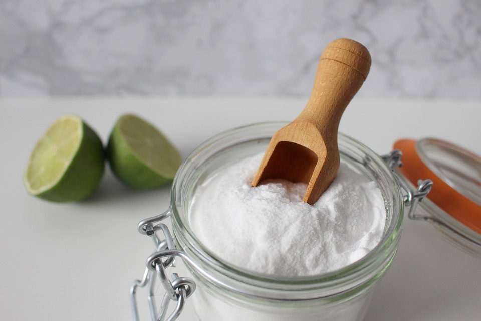 Rắc 1 ít "thần dược" tìm thấy trong bếp lên cây cảnh, nụ bùng dữ dội, hoa tăng sắc thắm - Ảnh 3.