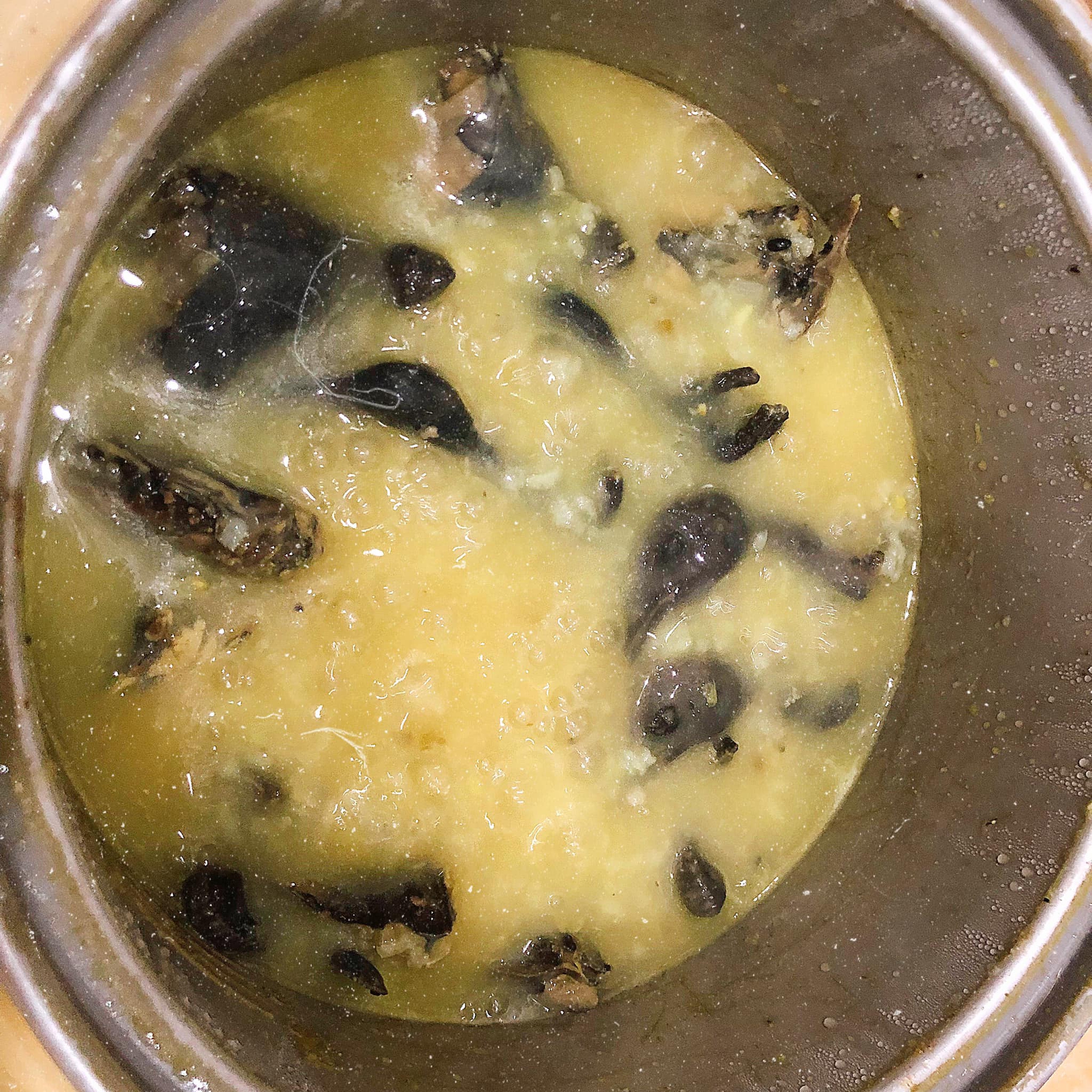 Mách bạn cách nấu cháo gà ác hầm ngũ hạt thơm mềm bằng nồi cơm điện - Ảnh 10.