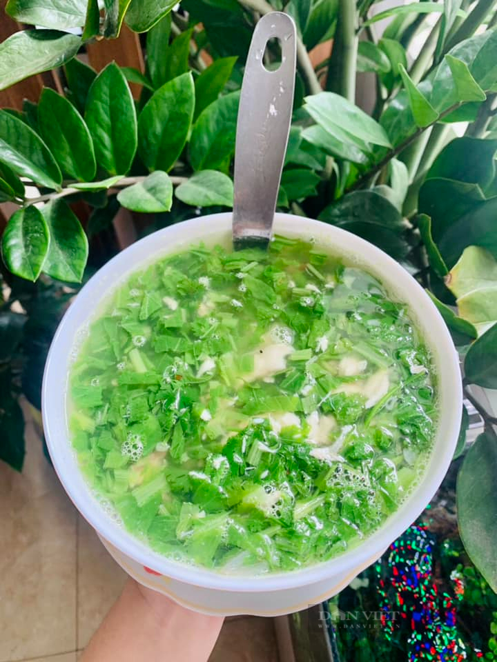 Món canh cá rô phi nấu cải cay không tanh nhờ công đoạn này - Ảnh 1.