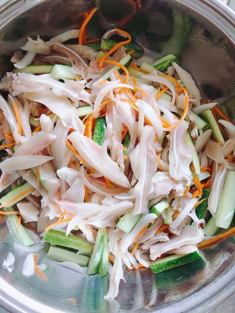 Để tai heo giòn, trắng khi làm nộm chua ngọt, đừng bỏ qua bước này - Ảnh 3. Để tai heo giòn, trắng khi làm nộm chua ngọt, đừng bỏ qua bước này - Ảnh 3.