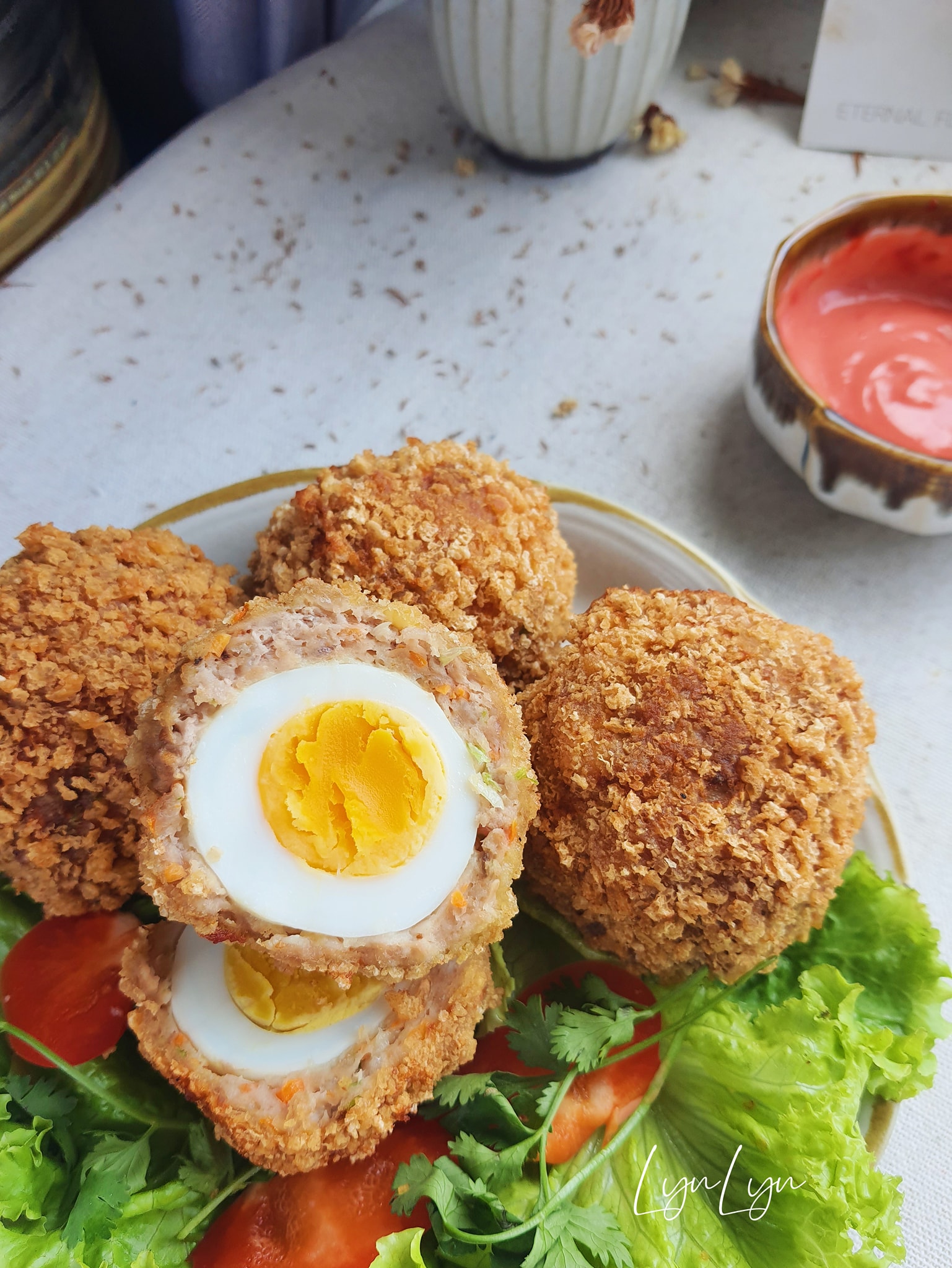 Lạ miệng với món thịt bọc trứng chiên xù - Ảnh 1.