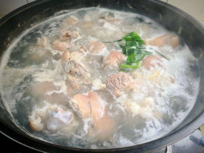 Cả con lợn chỉ có 4 cái này, mua về kho vừa được món nhâm nhi lại giúp chị em da đẹp mịn màng - Ảnh 3. Cả con lợn chỉ có 4 cái này, mua về kho vừa được món nhâm nhi lại giúp chị em da đẹp mịn màng - Ảnh 3.