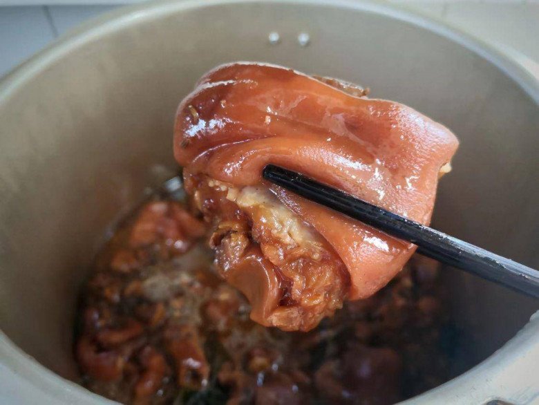 Cả con lợn chỉ có 4 cái này, mua về kho vừa được món nhâm nhi lại giúp chị em da đẹp mịn màng - Ảnh 6. Cả con lợn chỉ có 4 cái này, mua về kho vừa được món nhâm nhi lại giúp chị em da đẹp mịn màng - Ảnh 6.