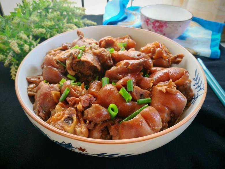 Cả con lợn chỉ có 4 cái này, mua về kho vừa được món nhâm nhi lại giúp chị em da đẹp mịn màng - Ảnh 7. Cả con lợn chỉ có 4 cái này, mua về kho vừa được món nhâm nhi lại giúp chị em da đẹp mịn màng - Ảnh 7.
