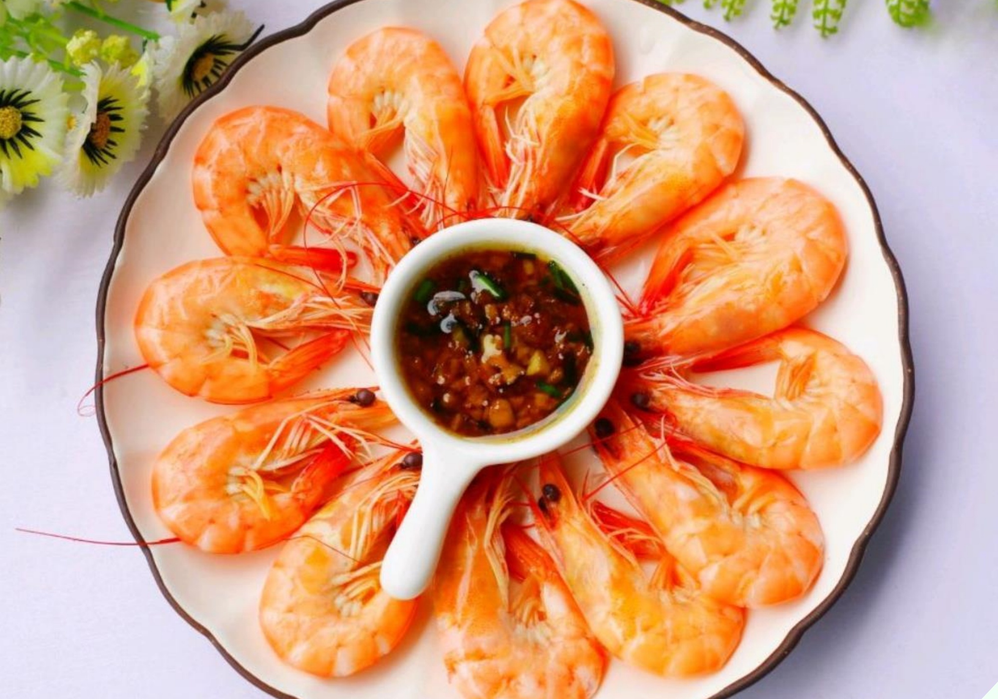 Luộc tôm đừng dùng hành, gừng để khử tanh, chỉ cần thêm vài hạt này tôm chín đỏ au, thơm lừng mà không hề có - Ảnh 11.