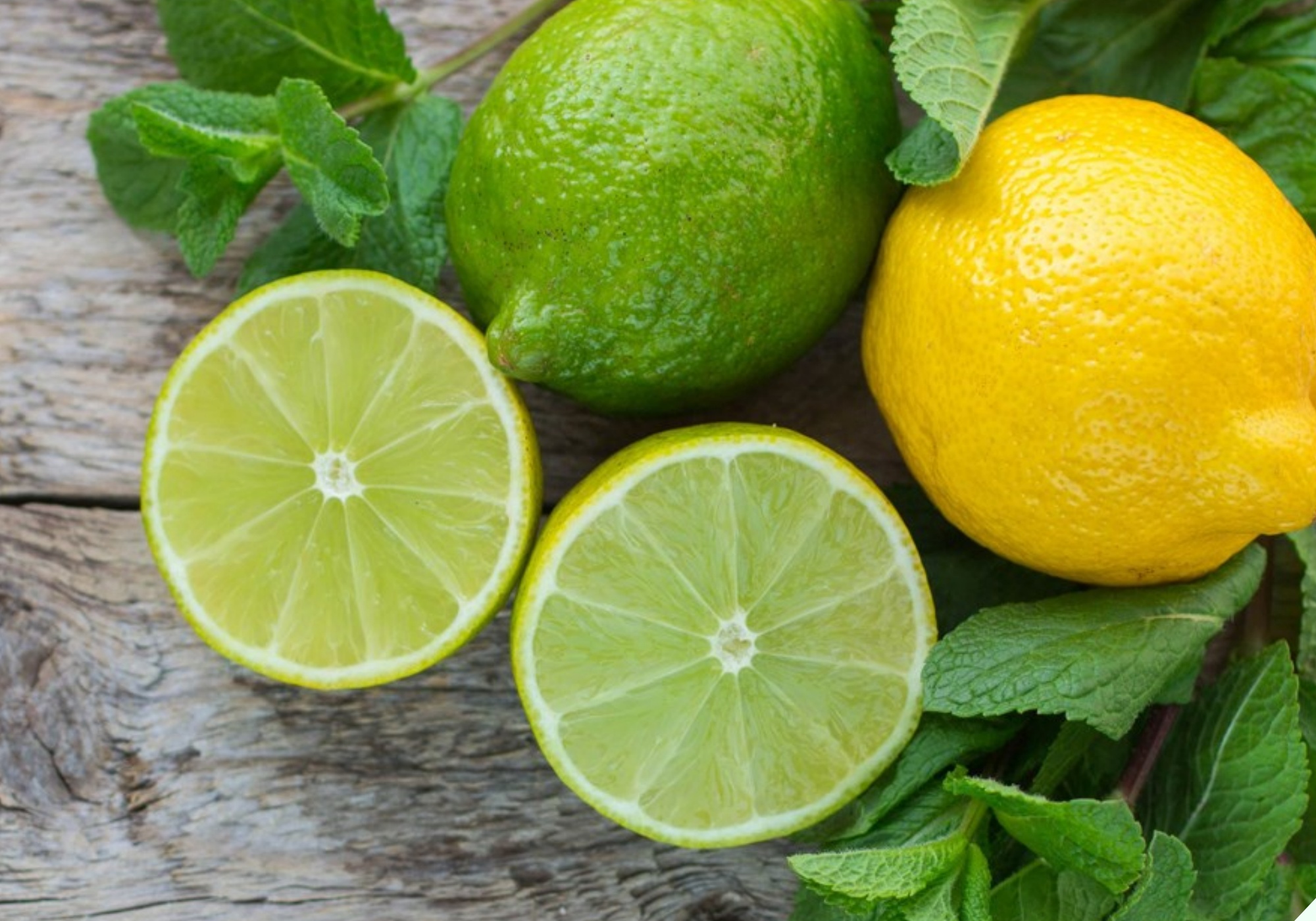 Luộc tôm đừng dùng hành, gừng để khử tanh, chỉ cần thêm vài hạt này tôm chín đỏ au, thơm lừng mà không hề có - Ảnh 4.