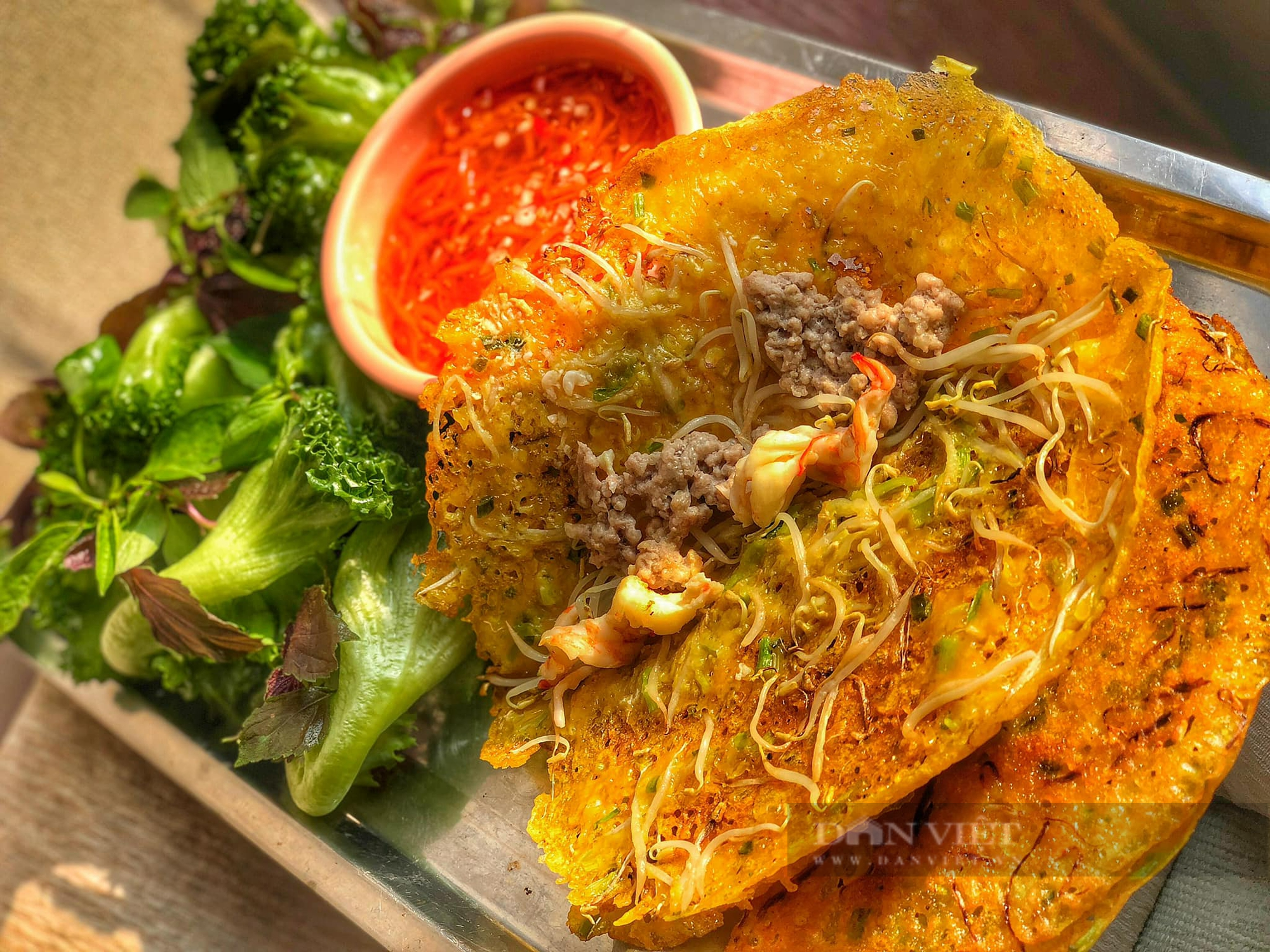 Bí quyết đổ bánh xèo giòn lâu, không bị vỡ và dính chảo - Ảnh 3. Bí quyết đổ bánh xèo giòn lâu, không bị vỡ và dính chảo - Ảnh 3.