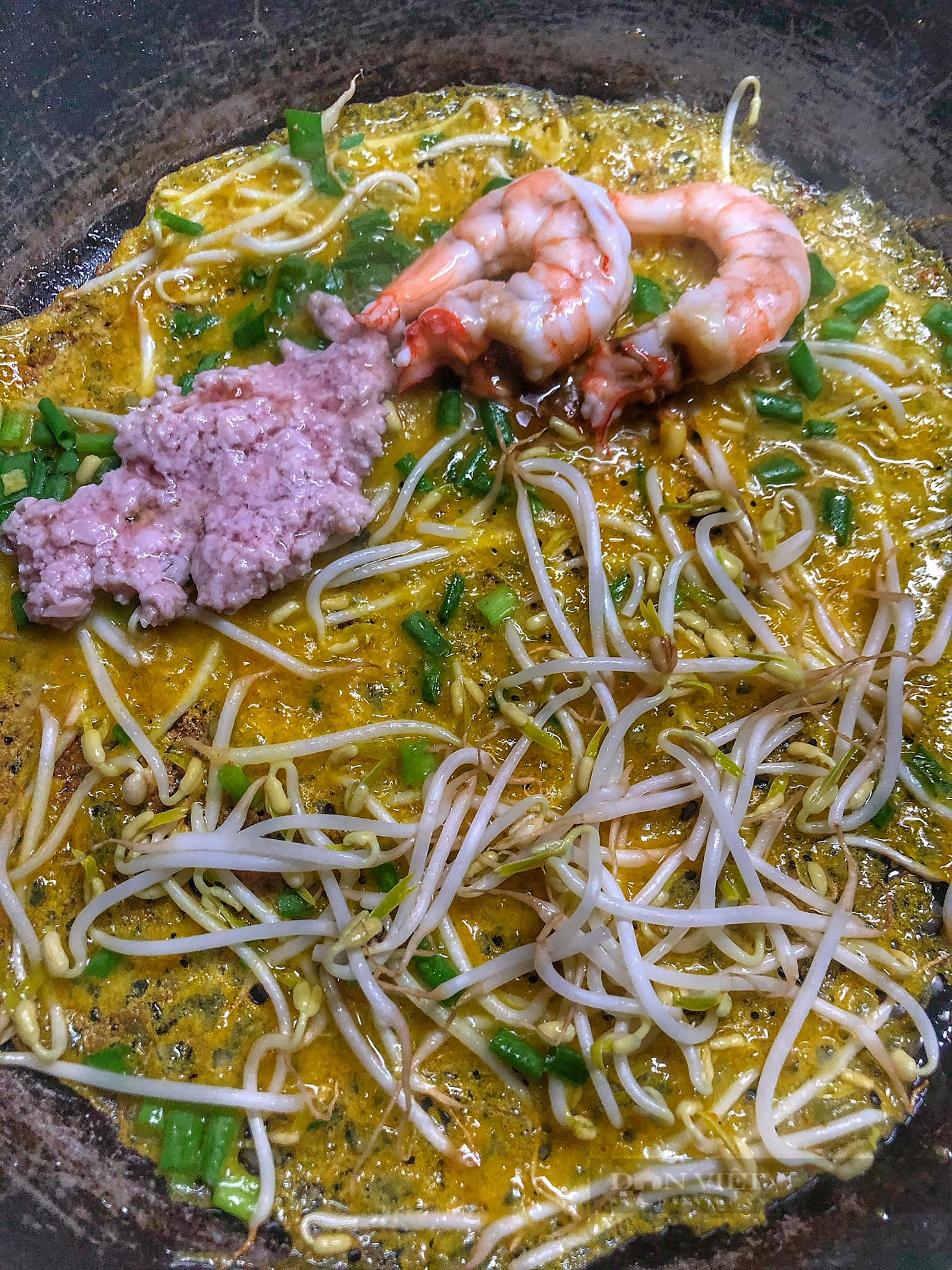 Bí quyết đổ bánh xèo giòn lâu, không bị vỡ và dính chảo - Ảnh 5. Bí quyết đổ bánh xèo giòn lâu, không bị vỡ và dính chảo - Ảnh 5.