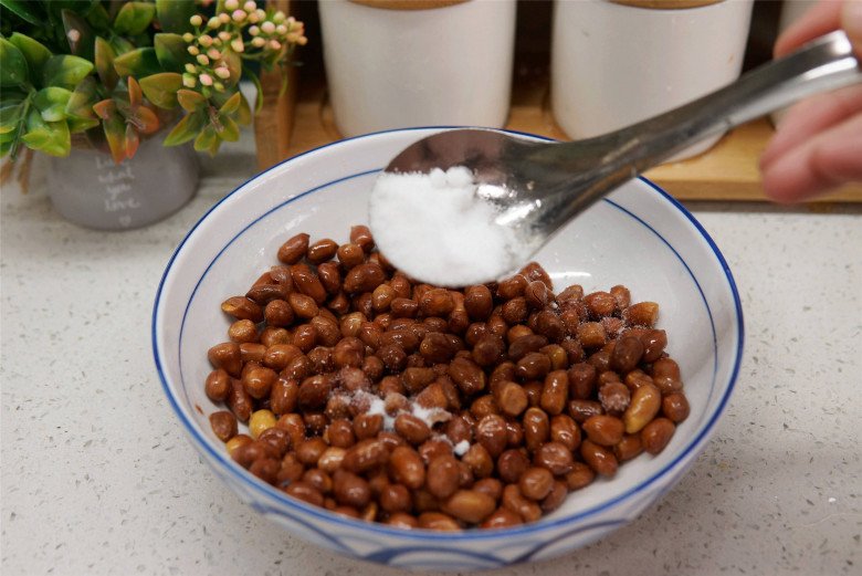 Làm lạc rang muối nên chiên nhiều hay ít dầu? Đầu bếp nói sự thật ai cũng ngã ngửa - Ảnh 6.