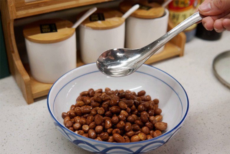 Làm lạc rang muối nên chiên nhiều hay ít dầu? Đầu bếp nói sự thật ai cũng ngã ngửa - Ảnh 5.